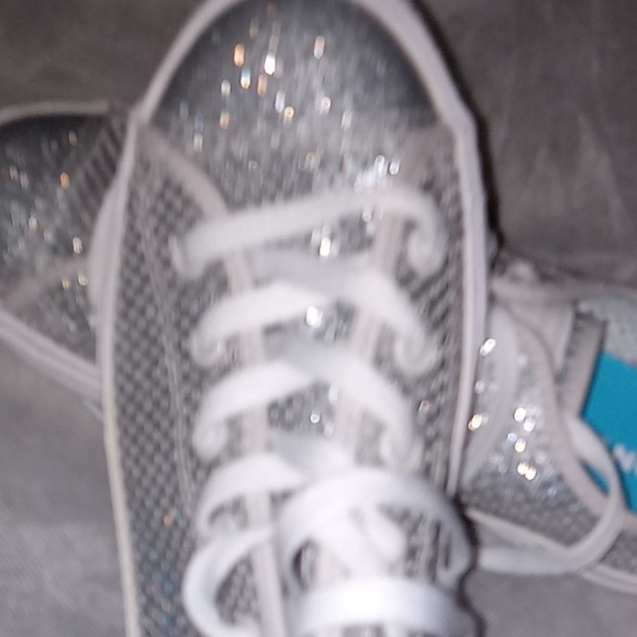 Shoes - Picture 2 of 7